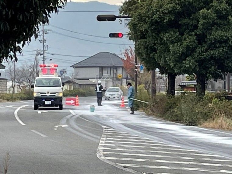 【速報】千曲市の国道で走行中のトラックから大量の塩酸…周辺住民に避難呼びかけ【長野】