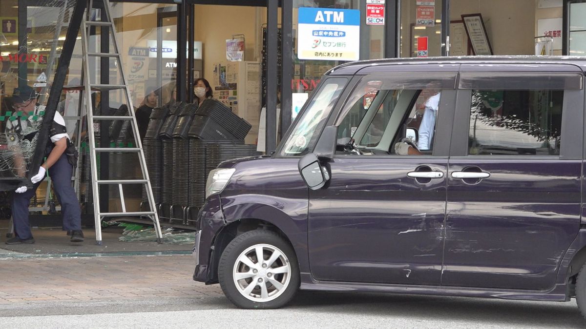 「ブレーキとアクセル踏み間違えた」70代男性運転の車が営業中のスーパーに突っ込む 現場は一時騒然 山梨県