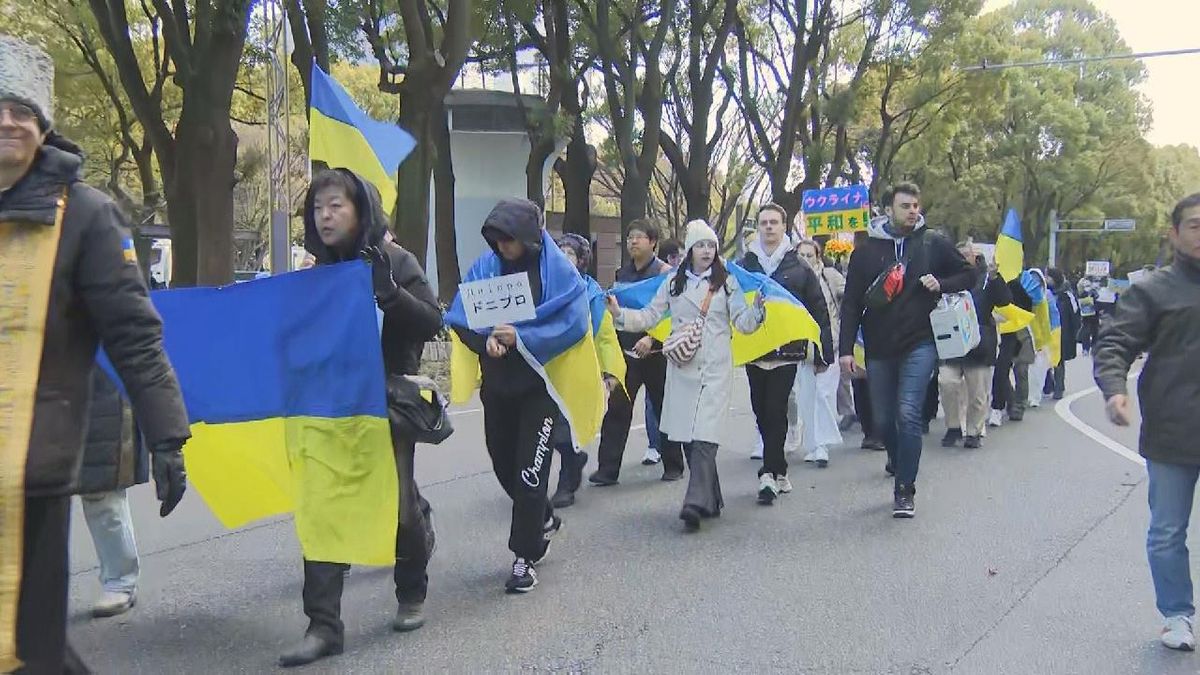 名古屋市中区で平和願うデモ　ロシアによるウクライナ侵攻から3年　愛知に避難のウクライナ人らが参加