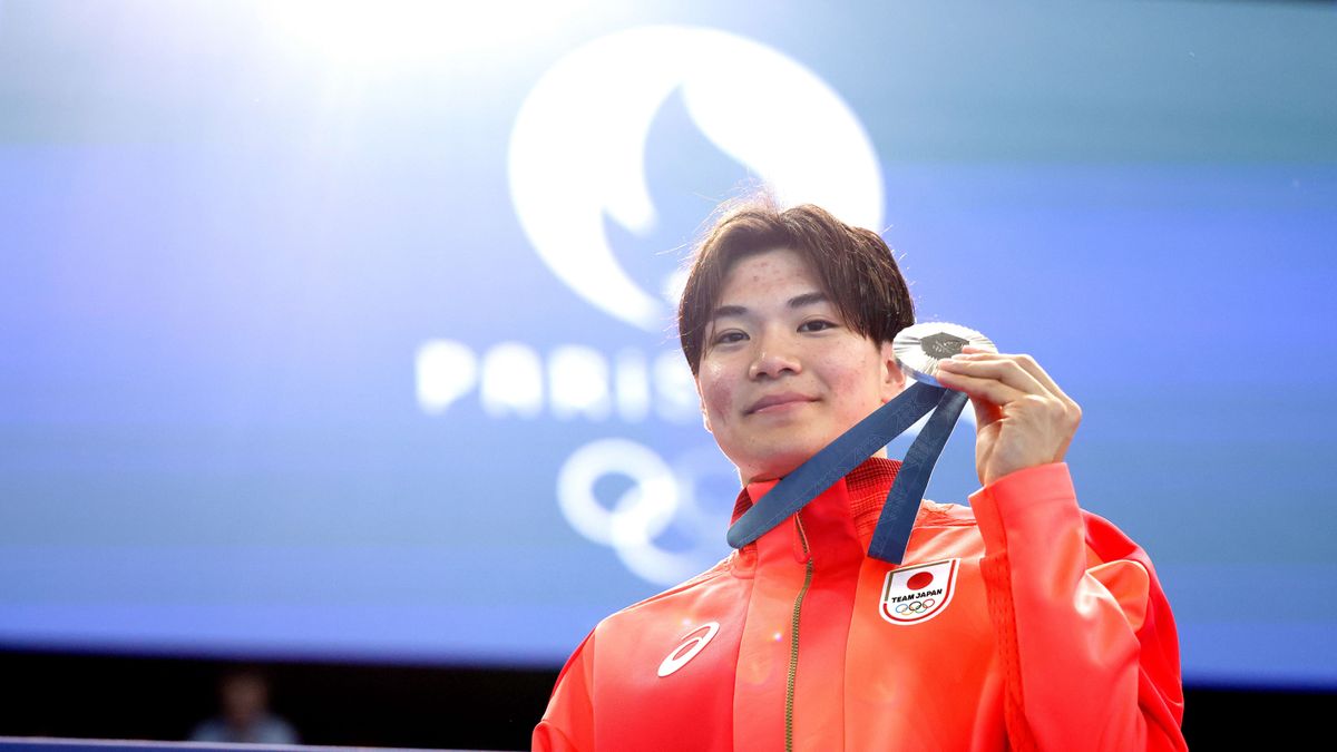 萩野公介「オリンピックの女神が微笑んだ」かつて自身も金メダルに輝いた400m個人メドレーで銀メダルの競泳・松下知之を祝福