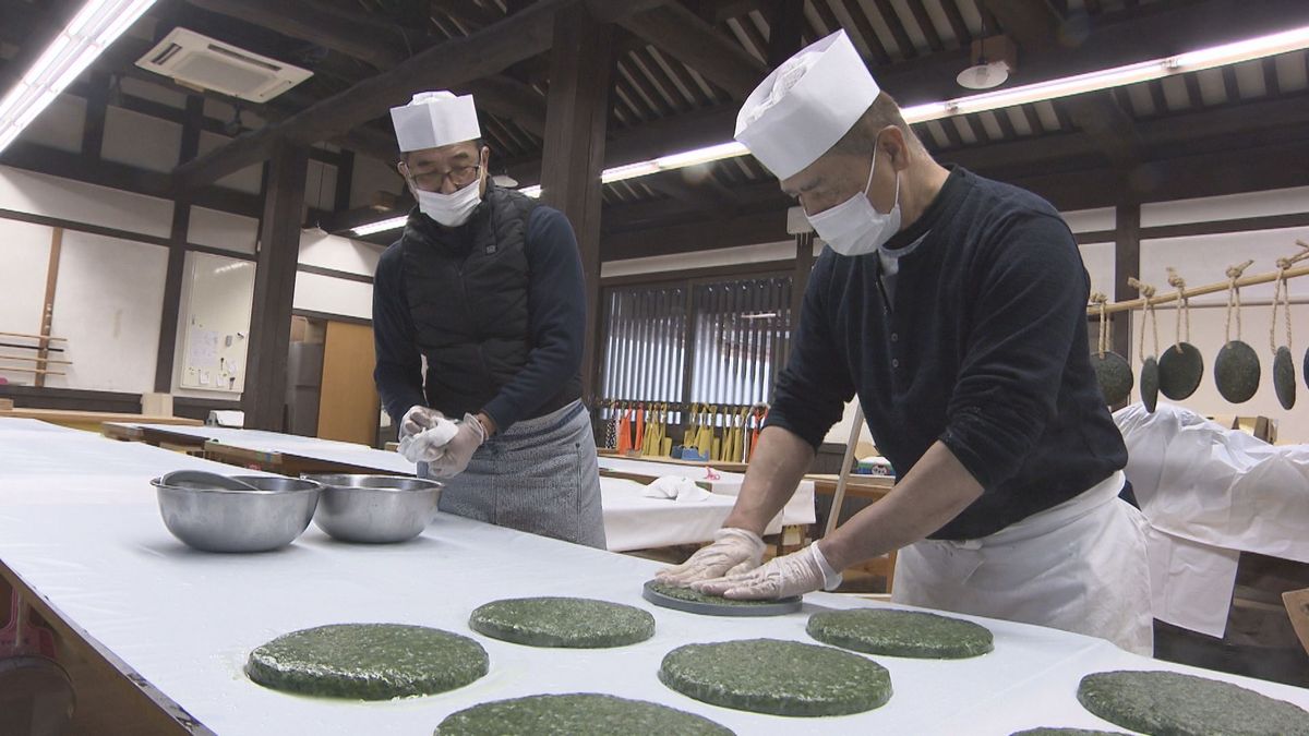 ヨモギ香る「ばんこもち」作り 大きさは大人の顔ほど 池田町の冬の保存食