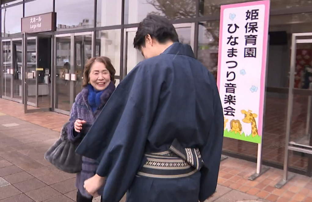 大知くんを励ます祖母の勝子さん