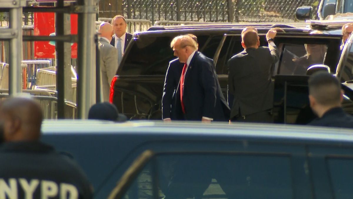 裁判所に出廷するトランプ氏（24年4月）