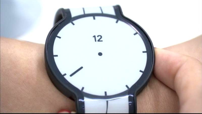 ２４変化する腕時計！？ソニーが新商品発表