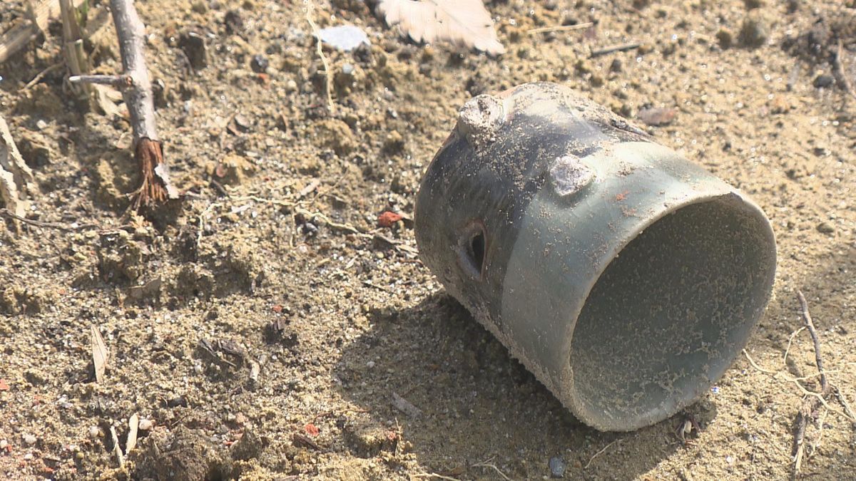 工房跡地に残されたままの大堀相馬焼（福島県浪江町大堀地区）