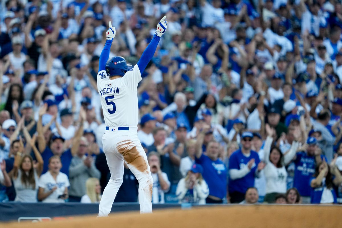 3塁まで到達し観客をわかせたドジャースのフリーマン選手【写真：AP/アフロ】