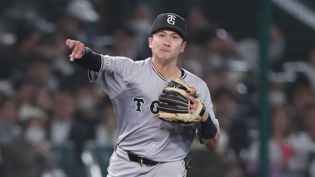 華麗な守備を見せた泉口友汰選手（写真:時事）