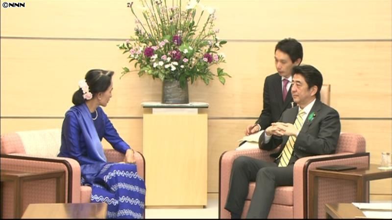 安倍首相、来日中のスー・チー氏と会談
