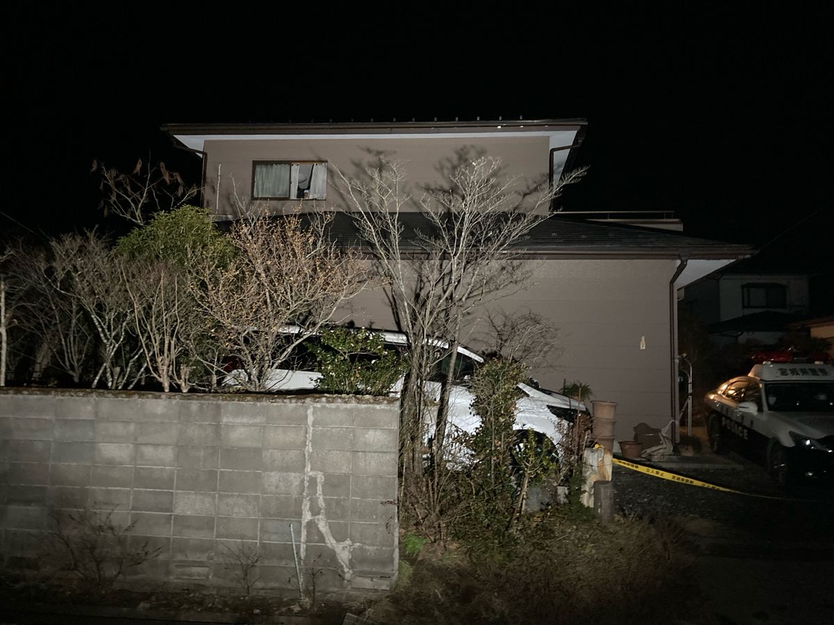 丸森町の住宅で火事　焼け跡から身元不明の遺体発見