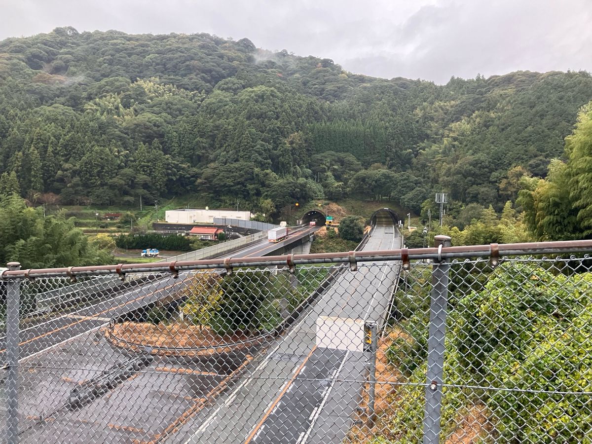 徳山西IC-徳山東IC間上り線の通行止めは午前10時18分に解除…山陽道・嶽山トンネル内で大型トラック2台の追突事故・1人死亡、1人重傷