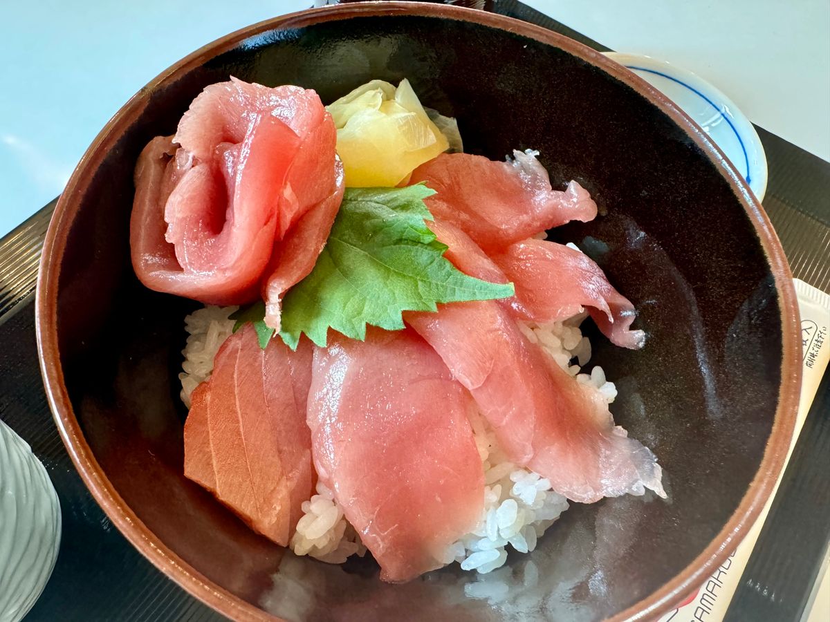 マグロ丼 990円