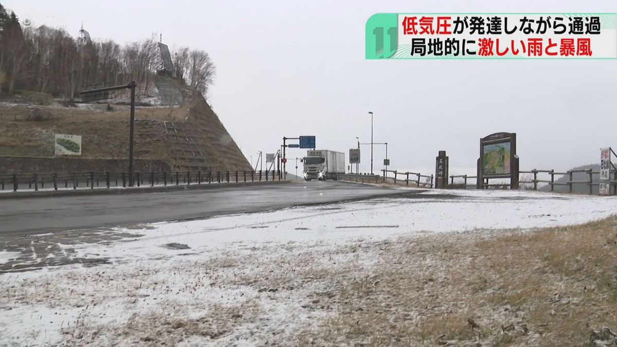 朝早くから雪が…峠は白色に染まる　発達した低気圧の影響　路面の凍結に注意　北海道