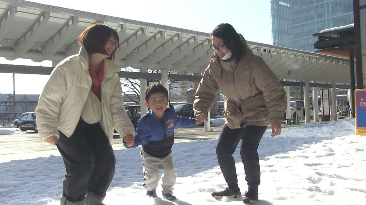 久しぶりの青空「暖かい」　3月上旬から中旬並み　積雪の残る地域は雪崩に注意を